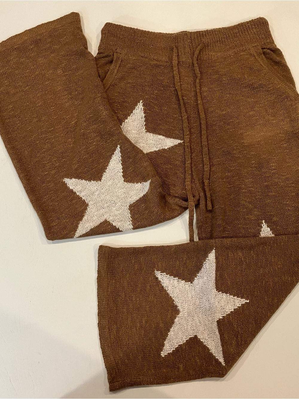 Promesa | Brown Sweater Pants with Large White Star